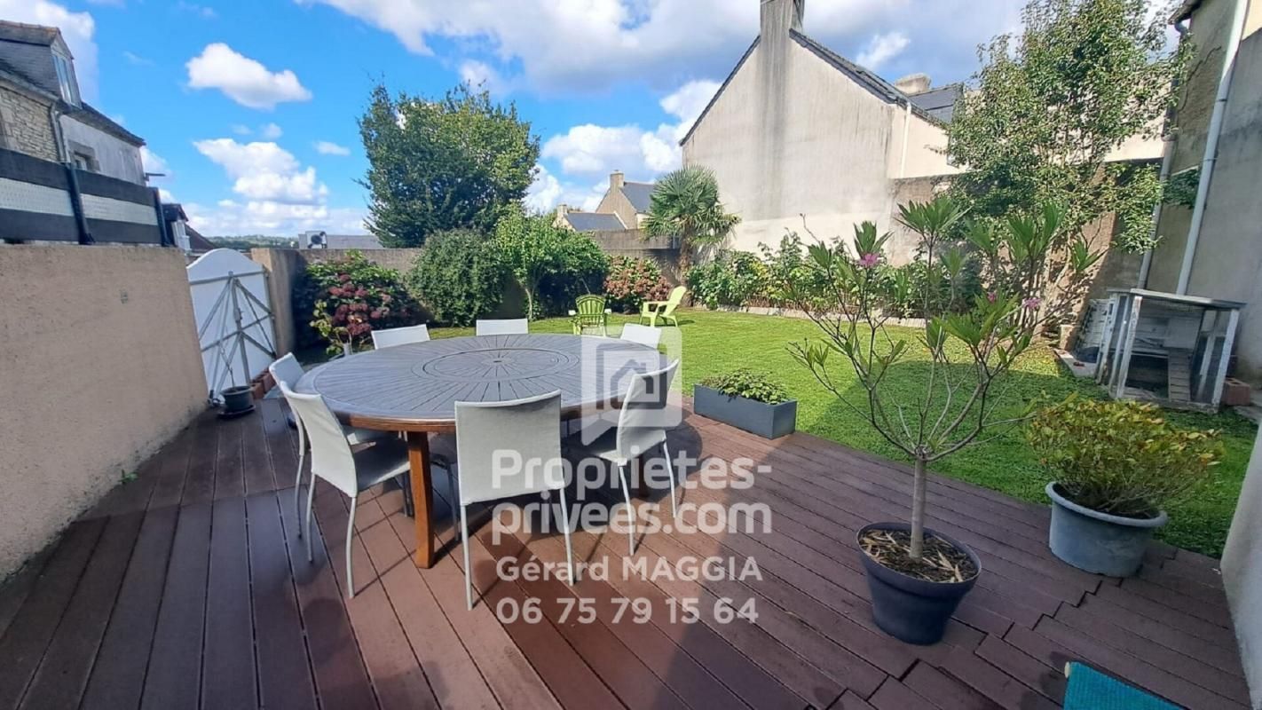 ELVEN Maison 10 pièce(s) 260 m2 VANNES 2