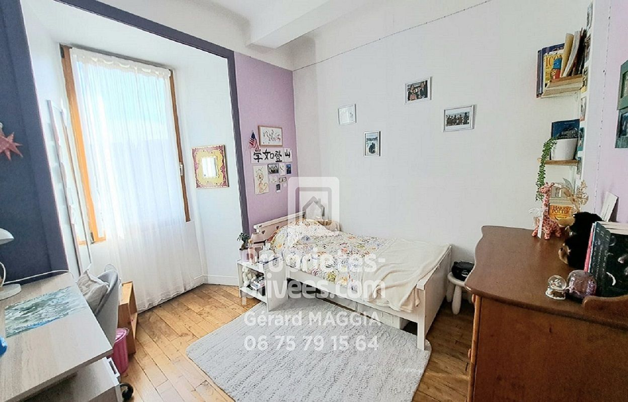 ELVEN Maison 10 pièce(s) 260 m2 VANNES 4