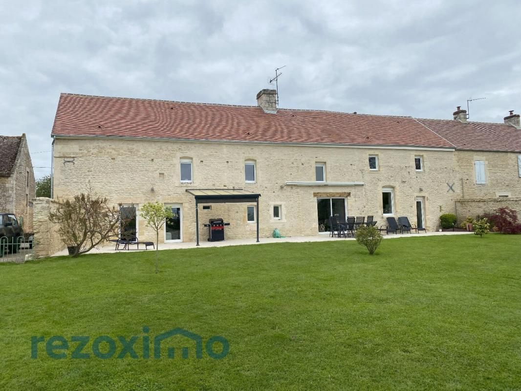 SAINT-PIERRE-SUR-DIVES 14270 Proche St Pierre sur dives maison de 236 m² + dépendance 3