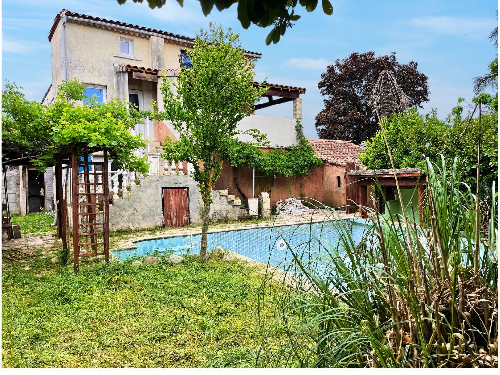 AUBENAS Maison rénovée de 175 m² avec 3 appartements indépendants à 15 minutes d'Aubenas 2