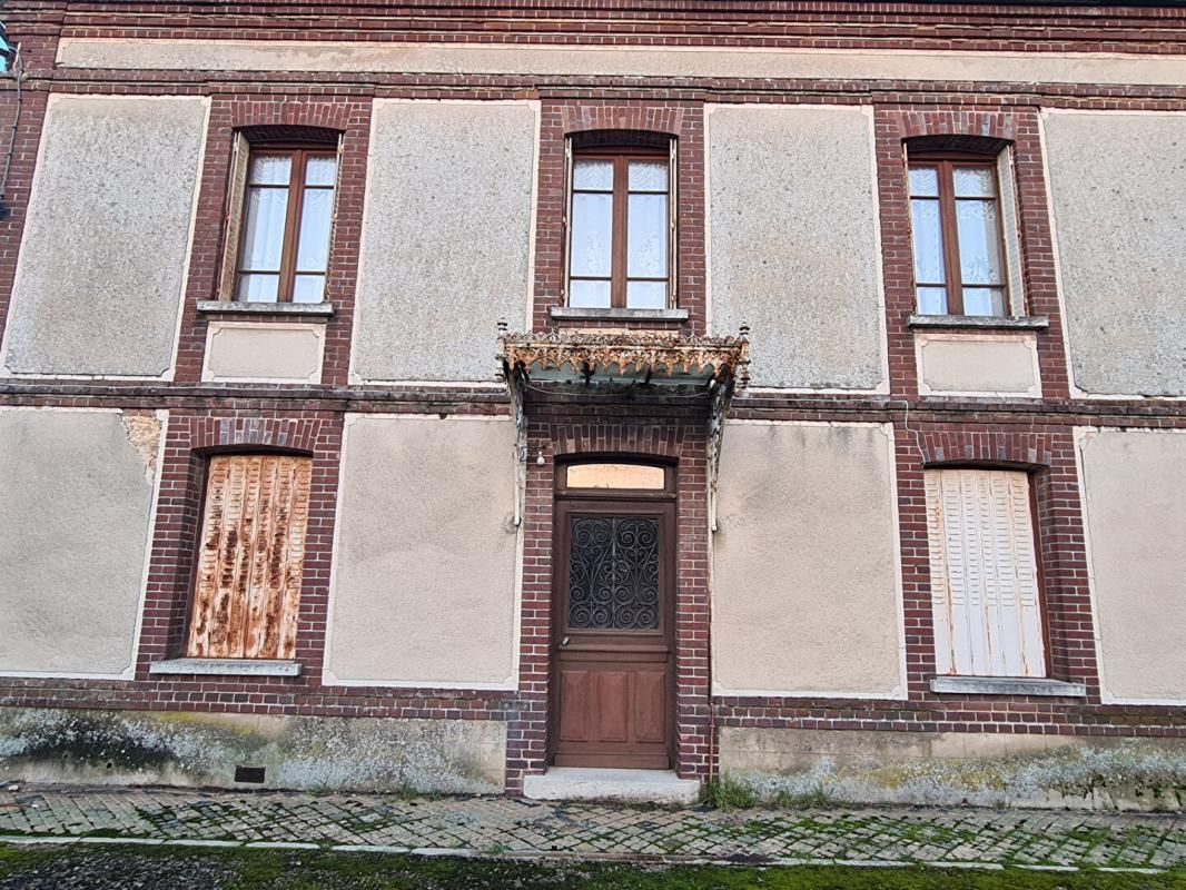 VERNON Vernon proche, maison de village de 176 m2 2 chambres (possibilité 4 chambres) sur 1.094 m2 de terrain Plat- Prix : 232.980 3