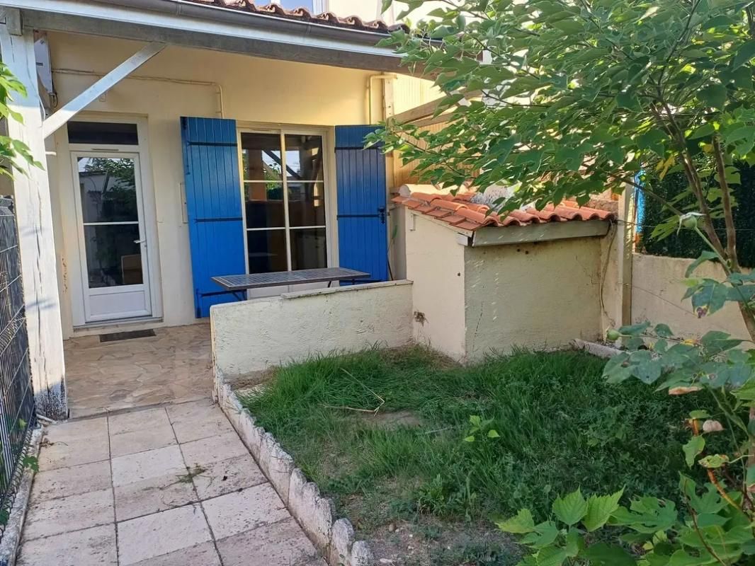 Maison mitoyenne composée de 4 pièce(s) 77 m2. Annexe extérieure pouvant être réhabilitée en studio indépendant