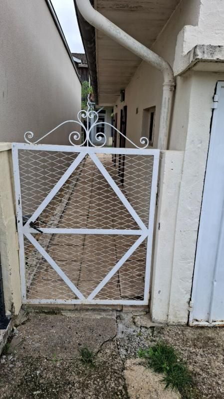 BERGERAC Maison mitoyenne composée de 4 pièce(s) 77 m2. Annexe extérieure pouvant être réhabilitée en studio indépendant 2
