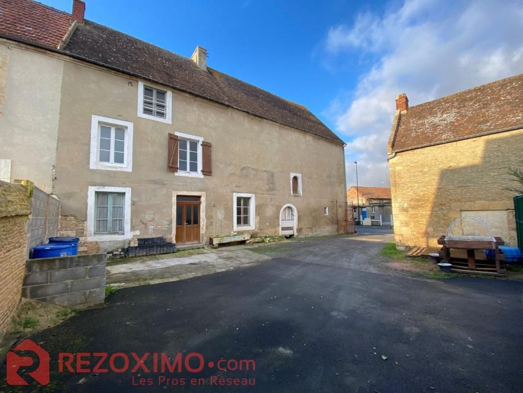 SAINT-PIERRE-SUR-DIVES 14170 St Pierre sur dives idéal investisseur 4 lots possible 3