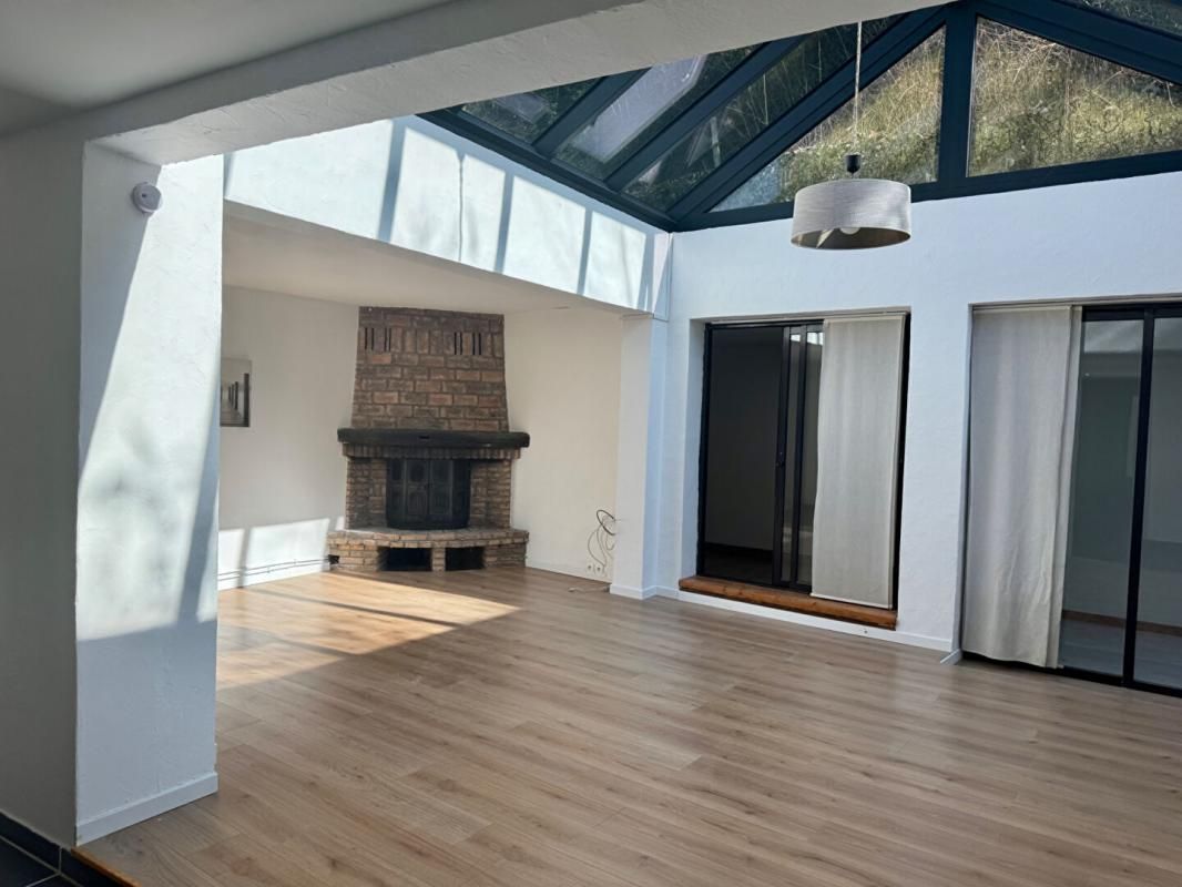 AMIENS Maison de 146 m2  avec 4 chambres , 1 garage ,sur une parcelle de 755m2 , Quartier du Petit St Jean AMIENS 2