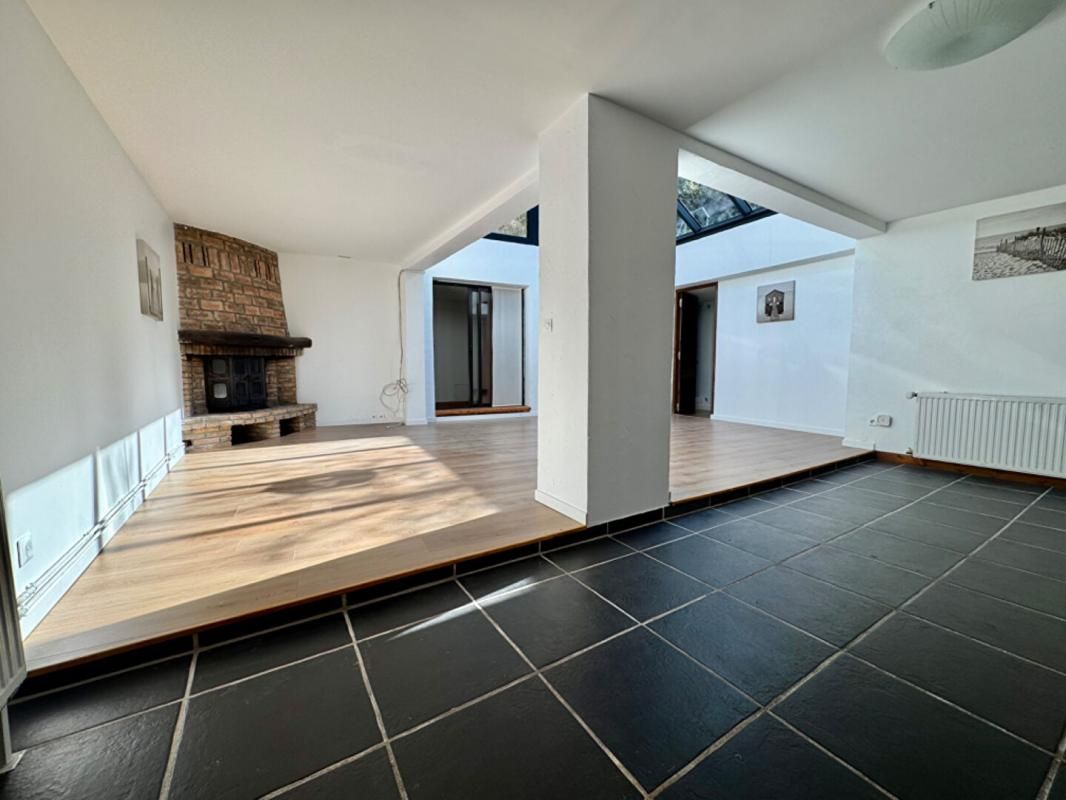 AMIENS Maison de 146 m2  avec 4 chambres , 1 garage ,sur une parcelle de 755m2 , Quartier du Petit St Jean AMIENS 3