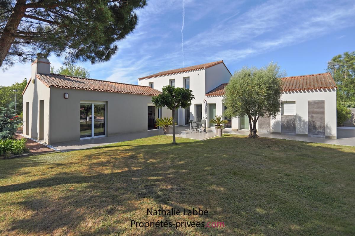 Maison Pornic /Ste Marie 7 pièce(s) 233 m2 avec piscine - Garage - Préau Fermé