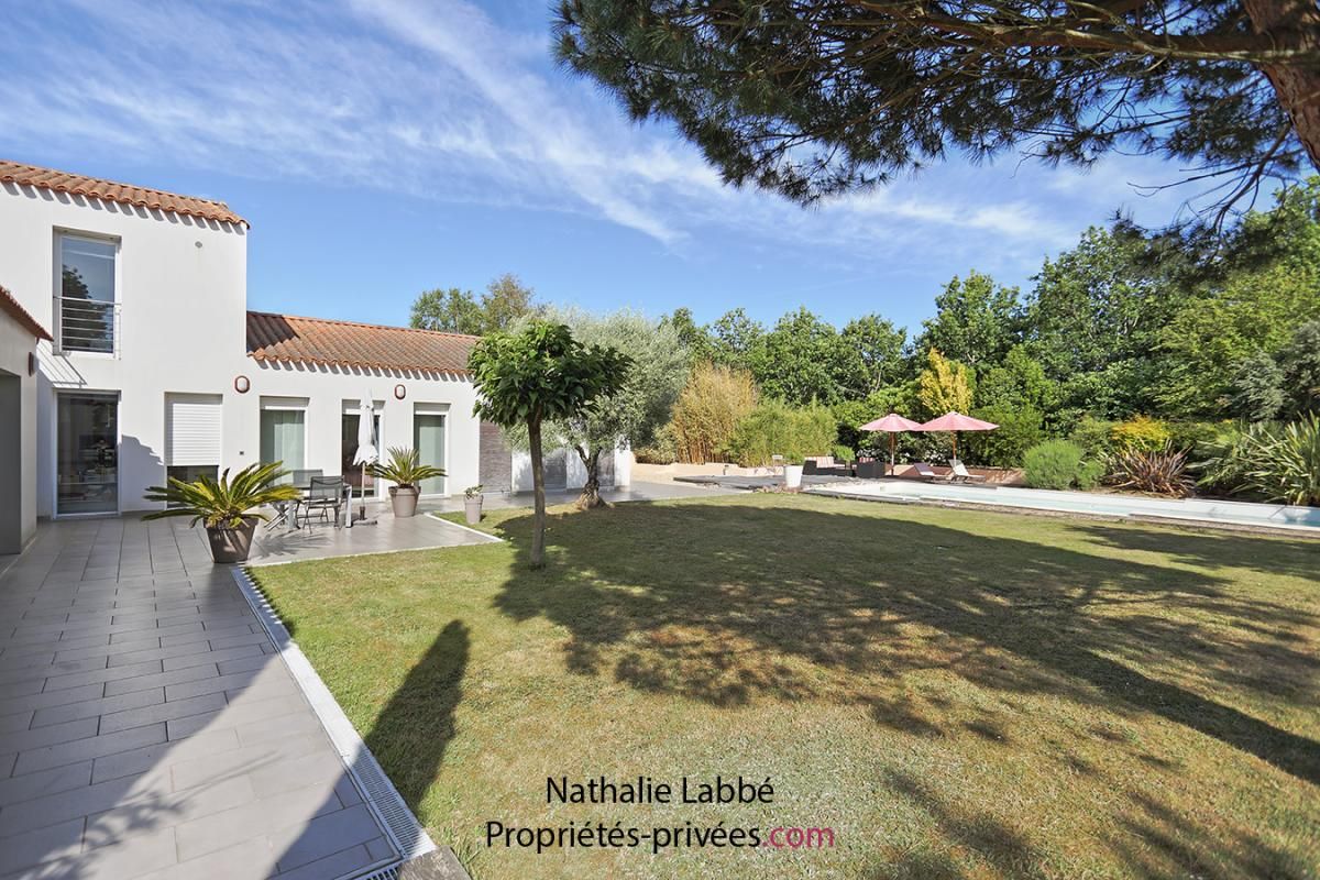 PORNIC Maison Pornic /Ste Marie 7 pièce(s) 233 m2 avec piscine - Garage - Préau Fermé 2