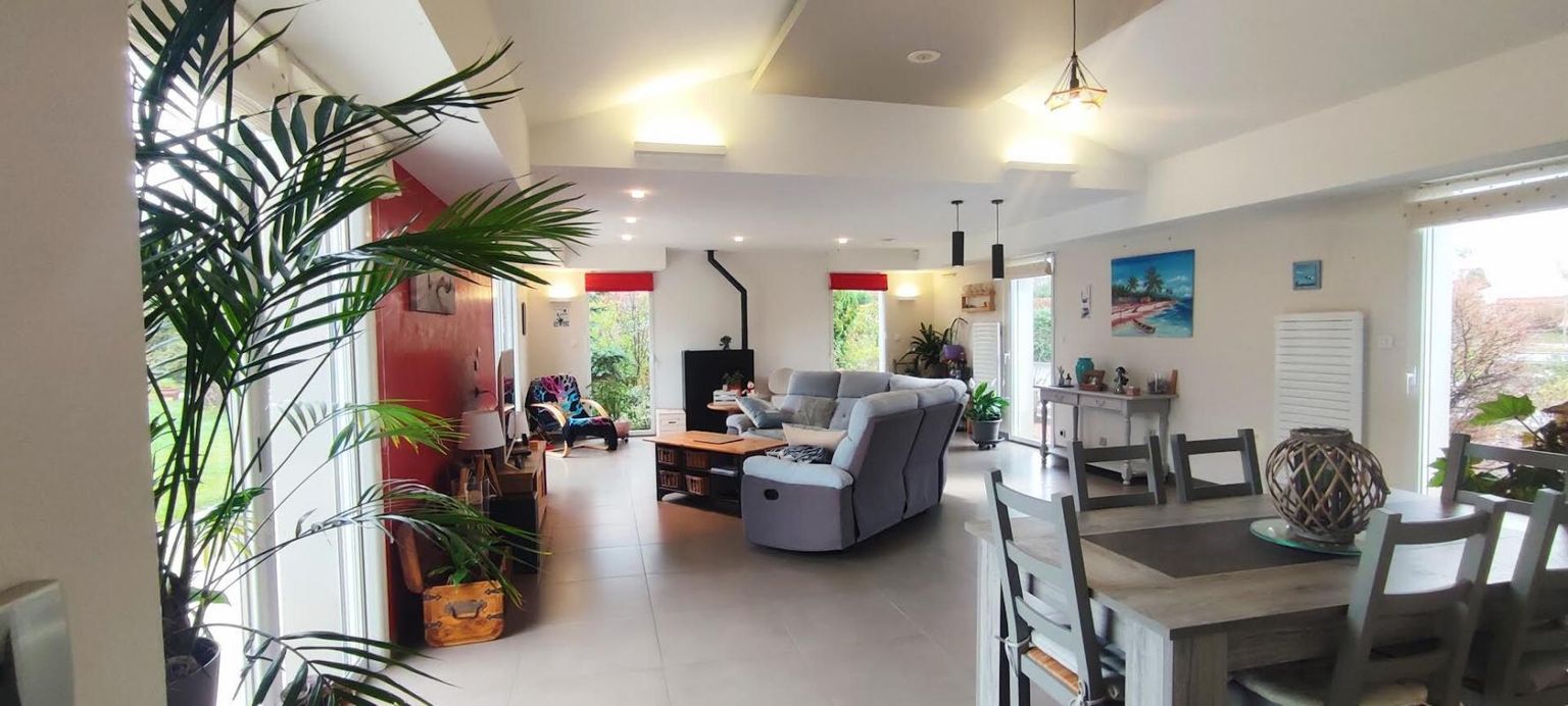 PORNIC Maison Pornic /Ste Marie 7 pièce(s) 233 m2 avec piscine - Garage - Préau Fermé 3