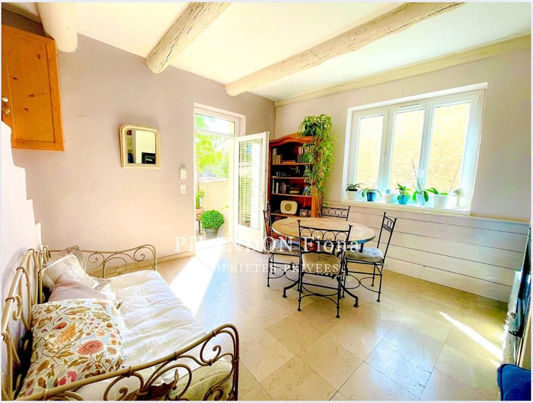 MERINDOL Maison de village avec 2 extérieurs 2