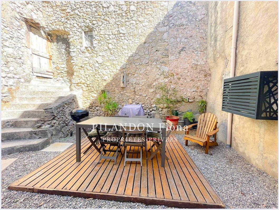 MERINDOL Maison de village avec 2 extérieurs 3