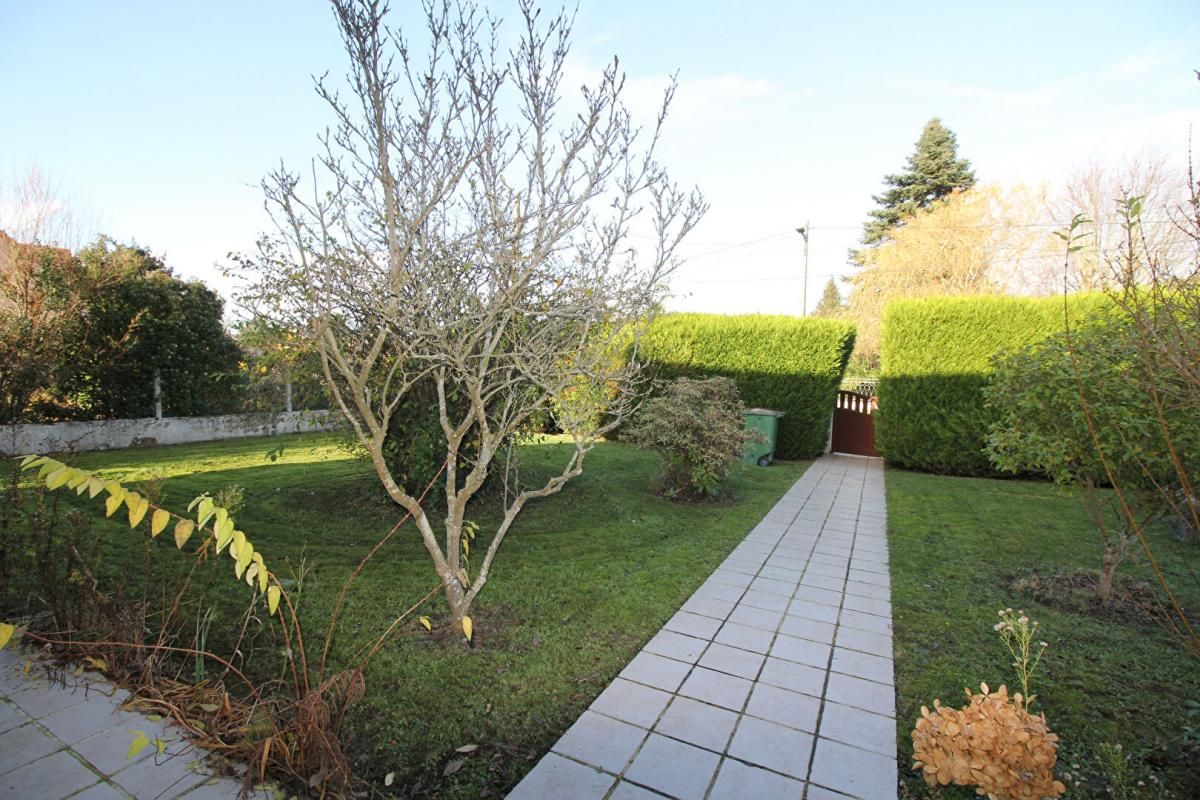 JOUARS-PONTCHARTRAIN Maison Jouars Pontchartrain 6 pièces 180 m2 sur un terrain de 938 m2 3
