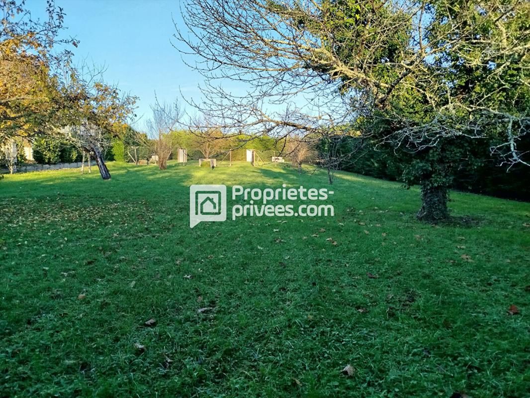 Terrain à bâtir de 2173 m² - LISLE (24350)