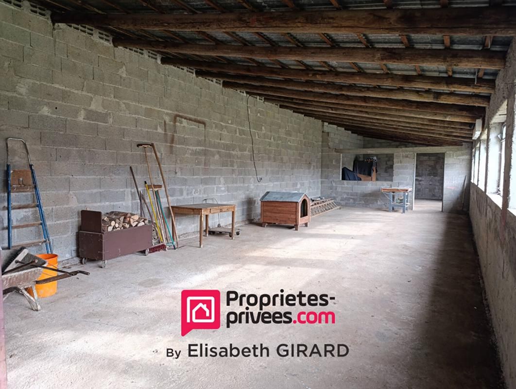 FRANOIS 25770 FRANOIS- Propriété comprenant Maison en pierres avec garage double et grand local attenant, l'ensemble implanté dans un environnement prisé, réputé pour son calme 3