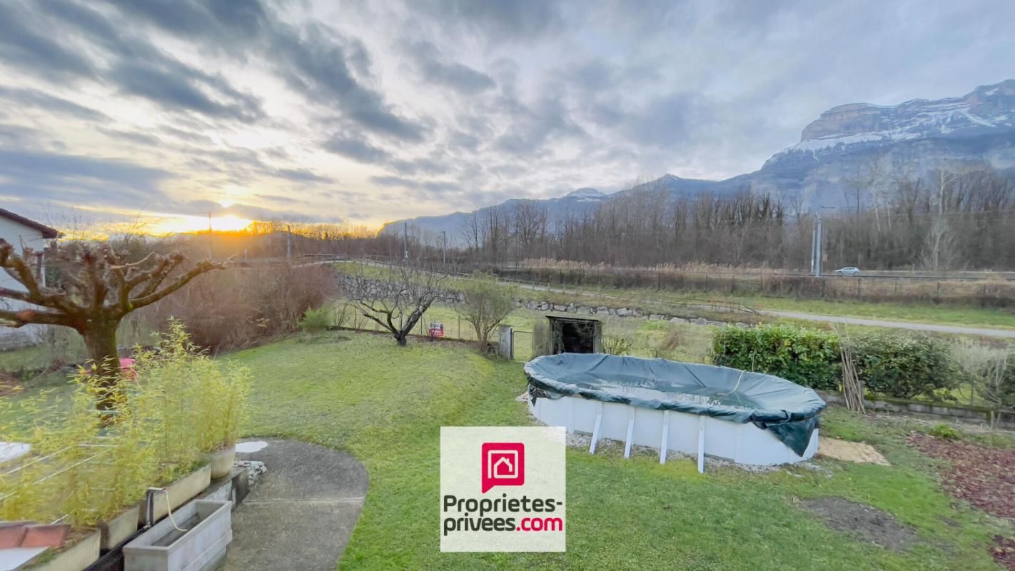 Maison familiale Froges 152 m2 6 pièces et +, 880m2 avec piscine