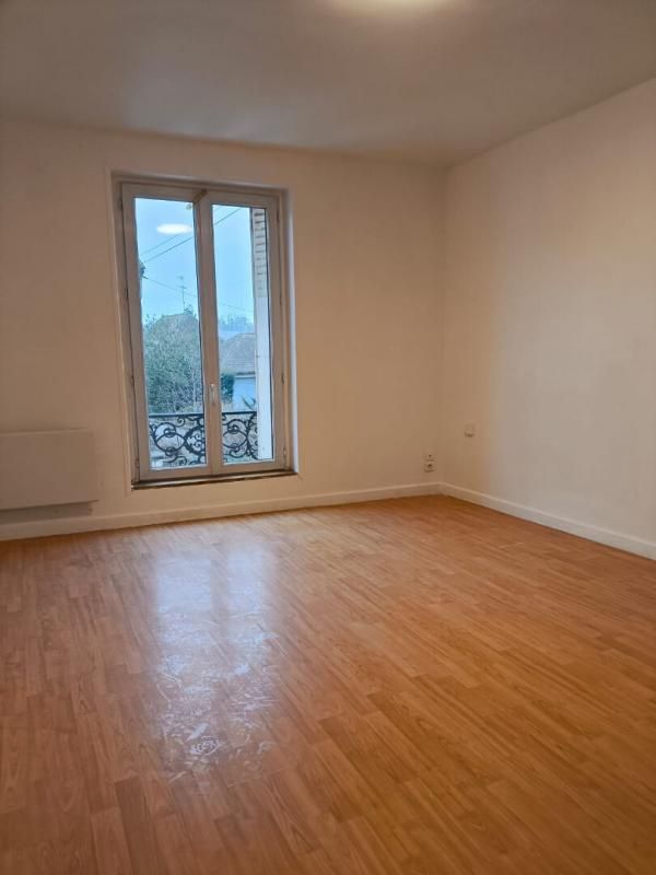 NANTEUIL-LE-HAUDOUIN Appartement 1 pièce 27 m²-60440-Nanteuil Le Haudouin 3