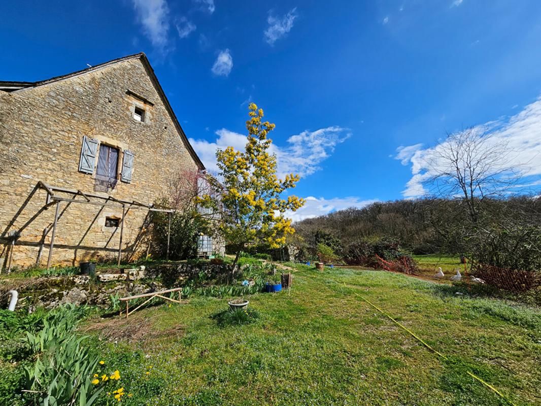 BRIVE-LA-GAILLARDE 212 000 euros Secteur BRIVE : corps de FERME - idéal gite, chambres d'hotes ... 1 Hectare de terrain 2