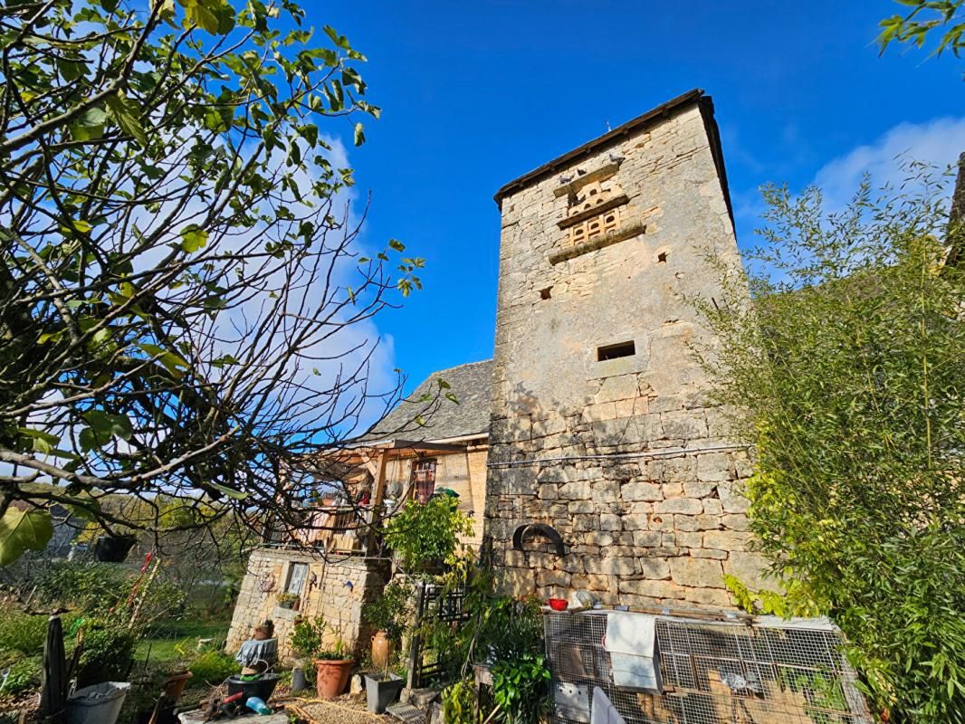 BRIVE-LA-GAILLARDE 212 000 euros Secteur BRIVE : corps de FERME - idéal gite, chambres d'hotes ... 1 Hectare de terrain 4