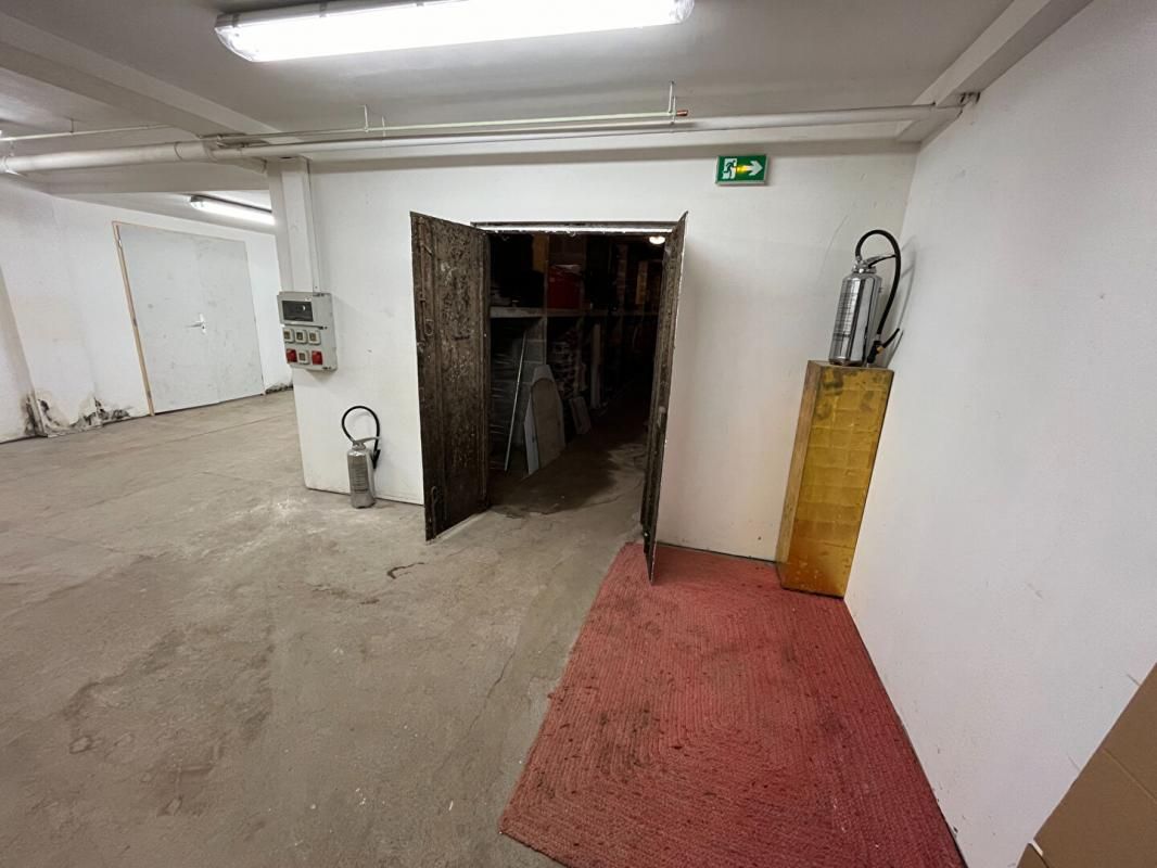 BEAUNE 21200 BEAUNE - Caves avec monte-charge et quai de chargement 426 M² 3