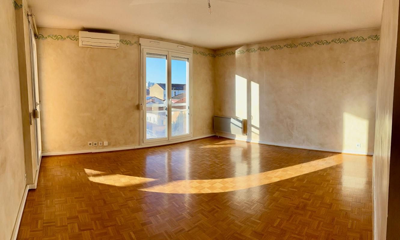VILLEFRANCHE-SUR-SAONE Appartement de 2 chambres, terrasse, garage, proche Promenoir 2