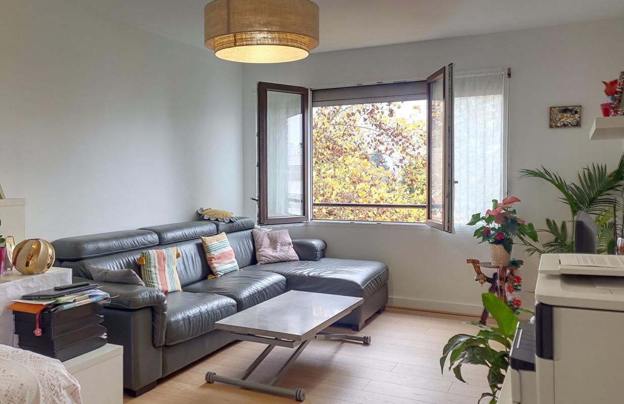 BRUNOY 91800- BRUNOY- Appartement 3 pièces- 72 m² + CAVE 4