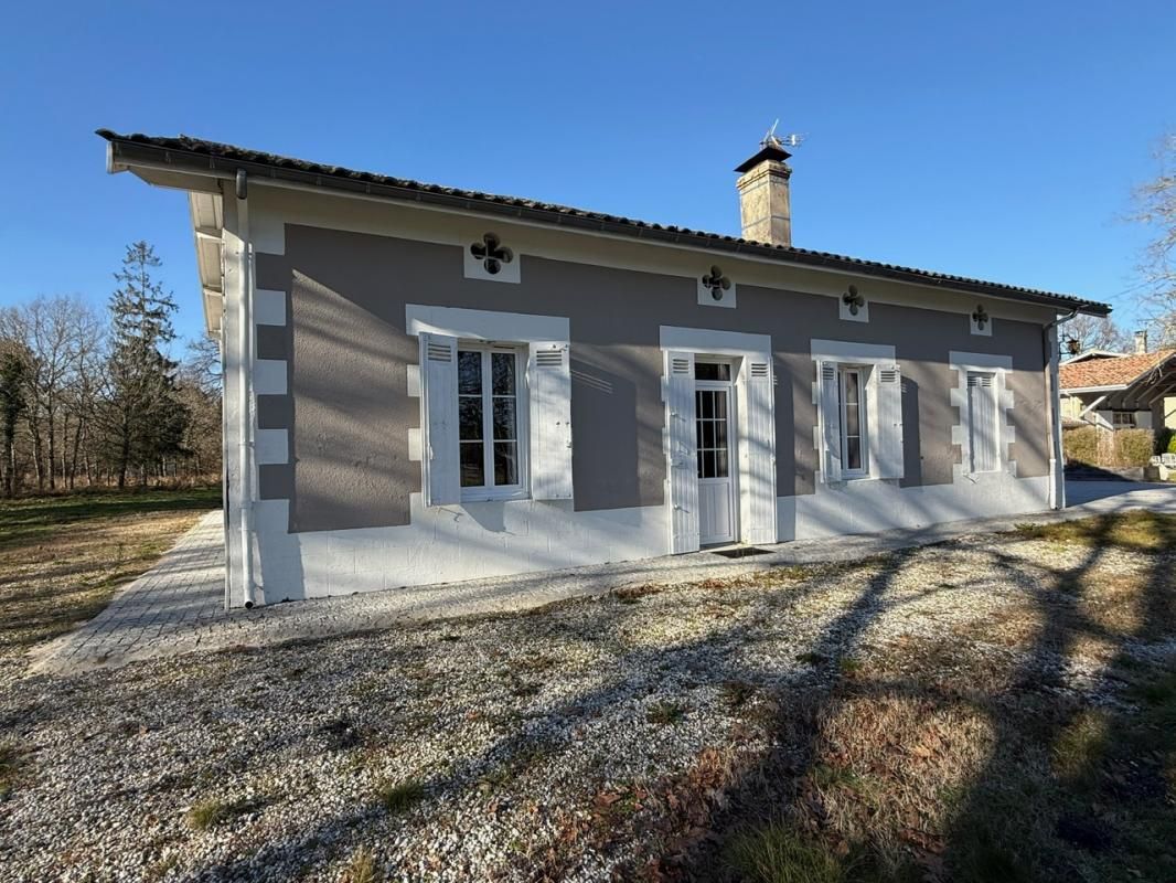 LE BARP Maison 8 pièces Le Barp 211.37 m² - 5 chambres sur grand terrain 2