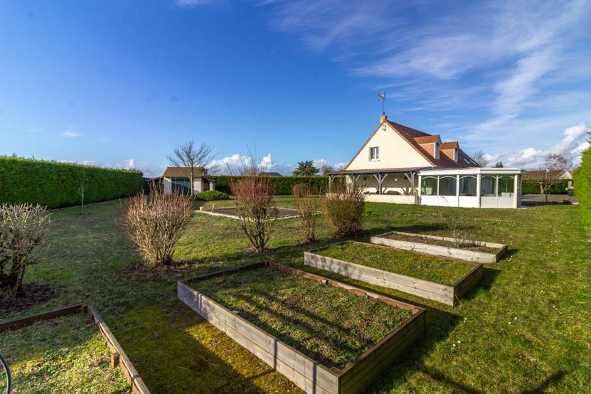 VILLERBON Maison Villerbon 8 pièces 188 m2 2