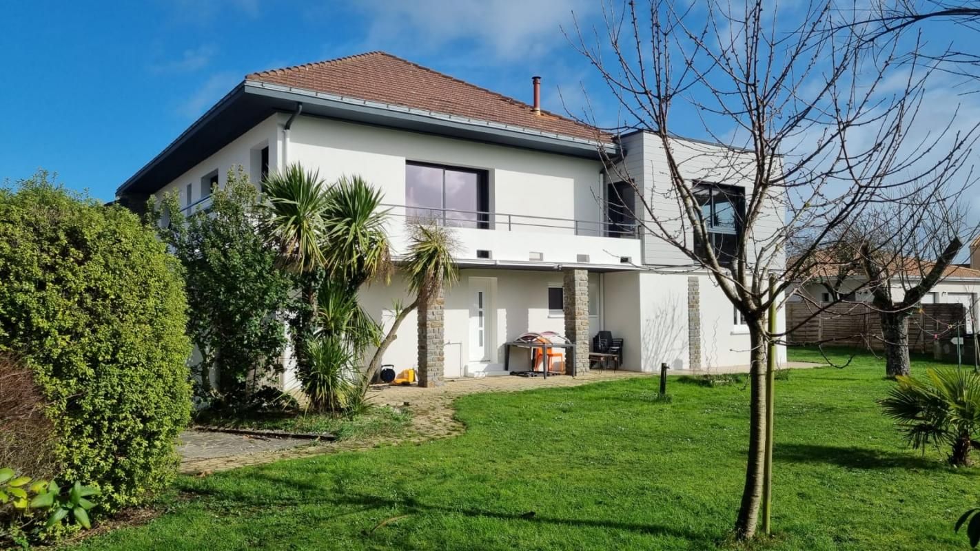 PORNIC Maison Pornic Proche Mer 9 pièce(s) 241 m2 proche Mer - Garage - Bureau Atelier 3
