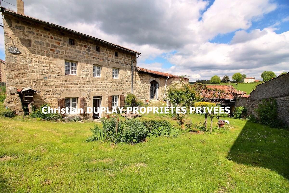 Entre Saint Genest Malifaux et Marlhes 42660 Corps de ferme en pierre sur environ 914m² de terrain  attenant