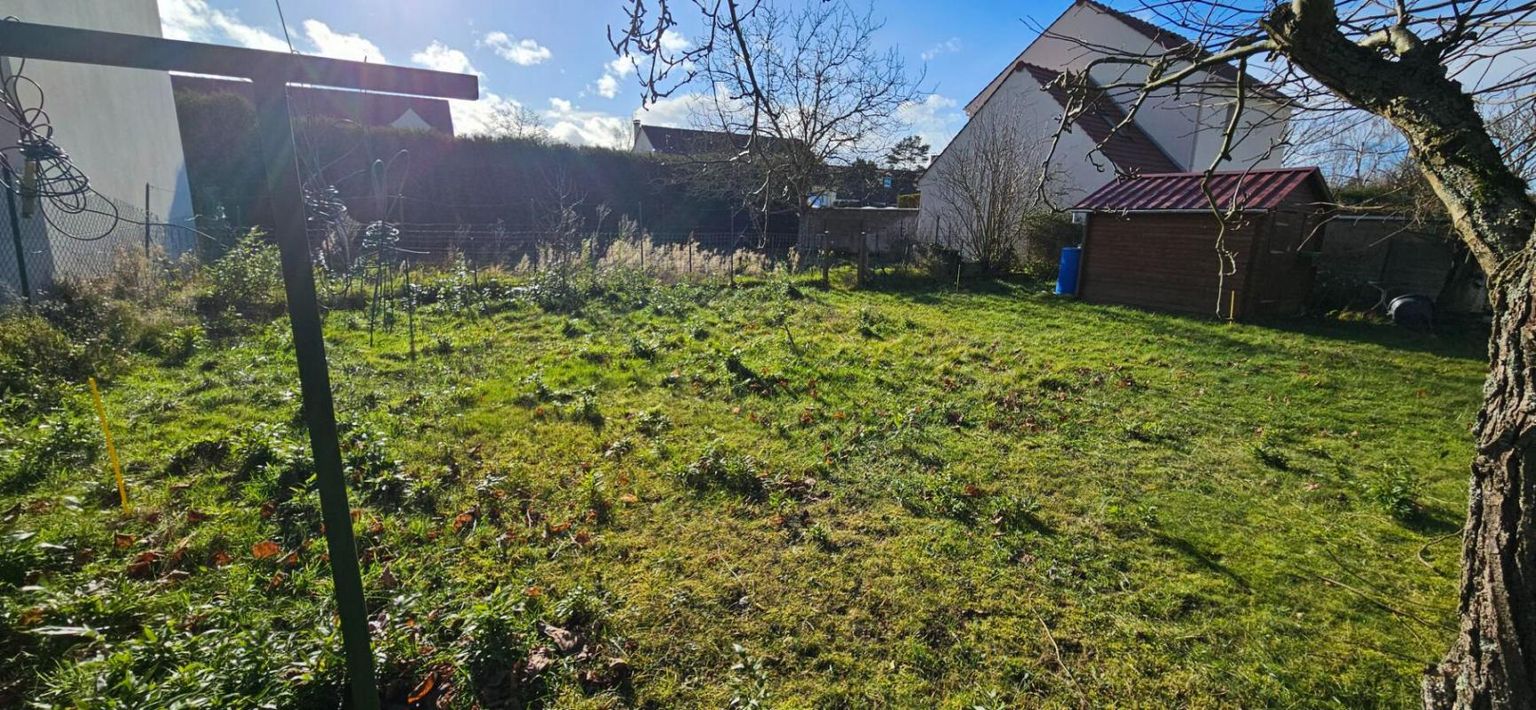 Terrain constructible de 307m2 à Dammartin En Goele