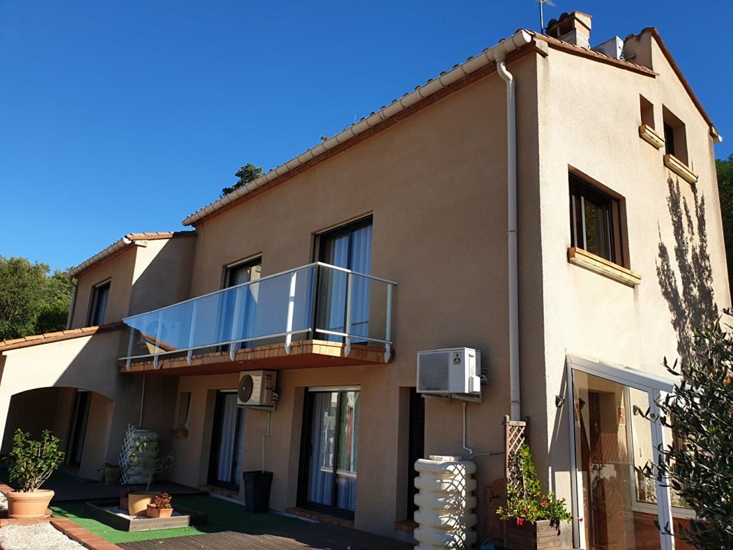 AMELIE-LES-BAINS-PALALDA Un ensemble regroupant une maison d'architecte indépendante avec grand garage, local professionnel et un locatif à Amélie les Bains 2
