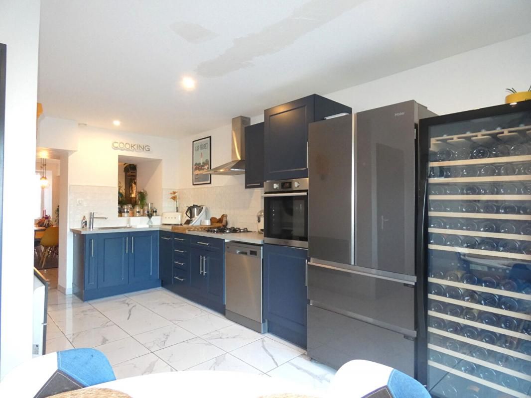 HAUTEFORT Maison Hautefort 114 m2 / 3 chambres / garage / terrasse 2