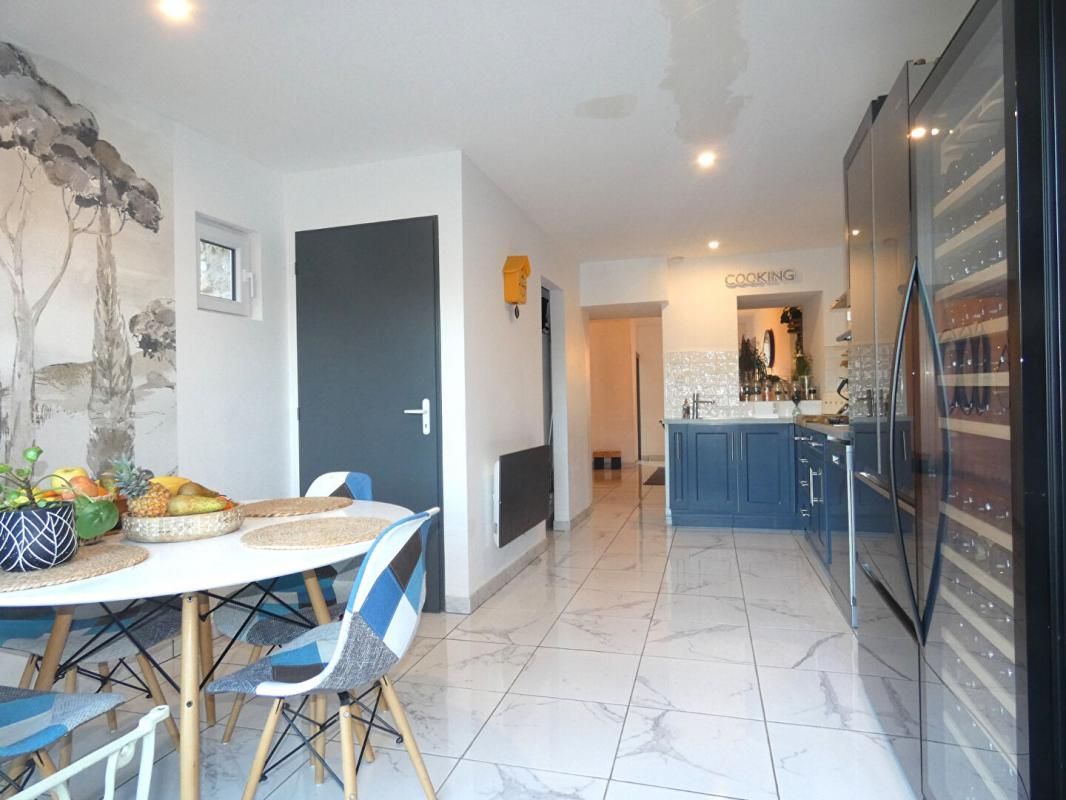 HAUTEFORT Maison Hautefort 114 m2 / 3 chambres / garage / terrasse 3