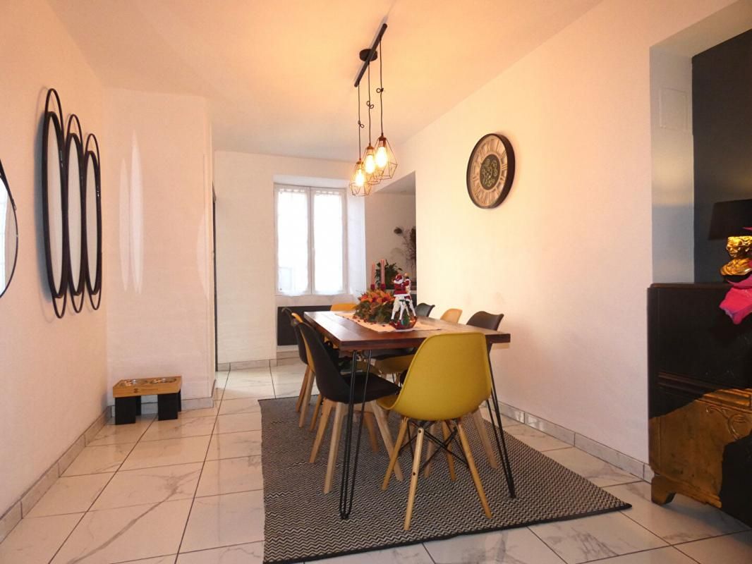 HAUTEFORT Maison Hautefort 114 m2 / 3 chambres / garage / terrasse 4