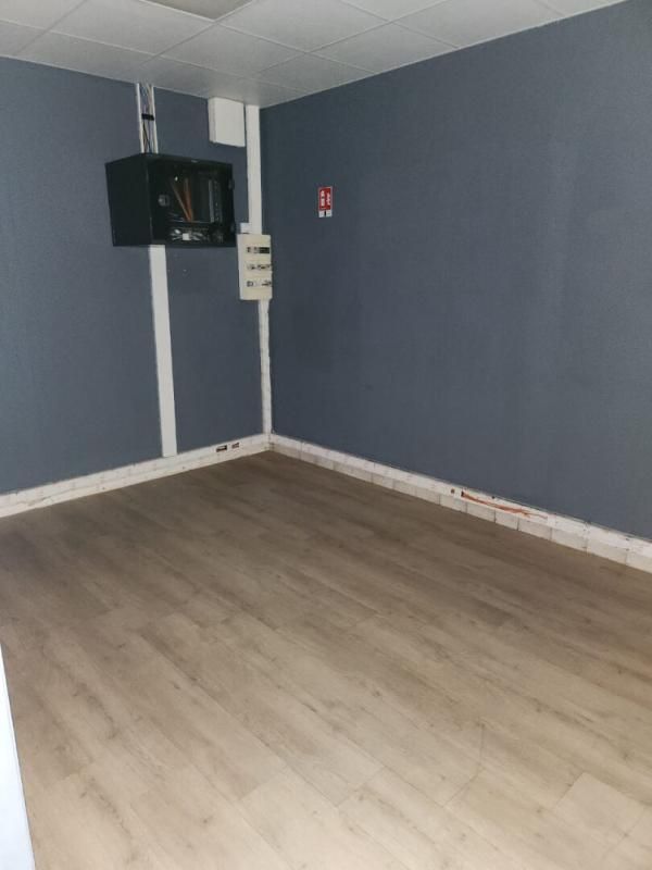BAIE-MAHAULT BAIE MAHAULT - Local commercial 70 m² 3