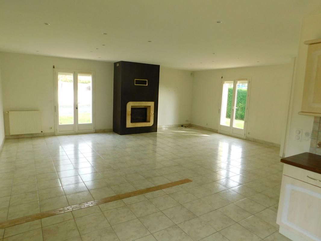 DOUVILLE Magnifique Maison de plain pied de 125 m2 avec piscine et dépendances 4