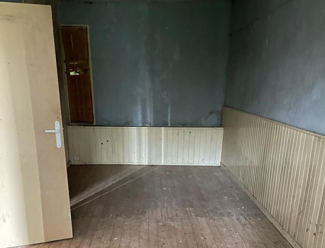 YVRAC MAISON 120 M² A RENOVER AVEC GARAGE + 850 M² DE TERRAIN 2