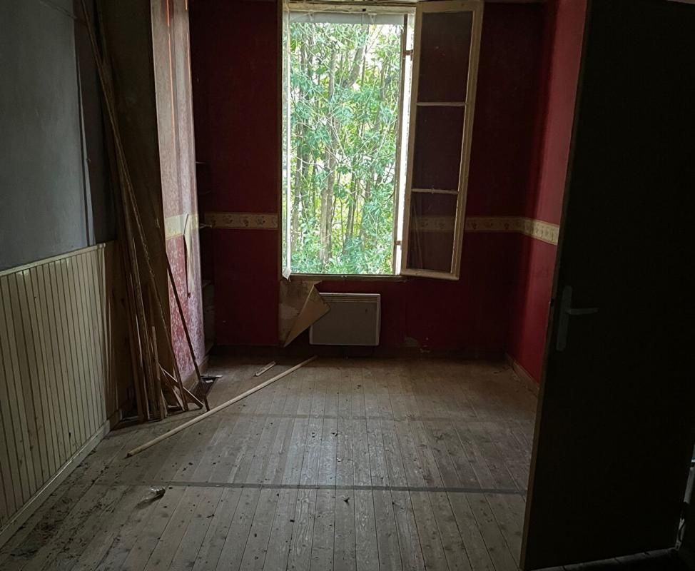YVRAC MAISON 120 M² A RENOVER AVEC GARAGE + 850 M² DE TERRAIN 3