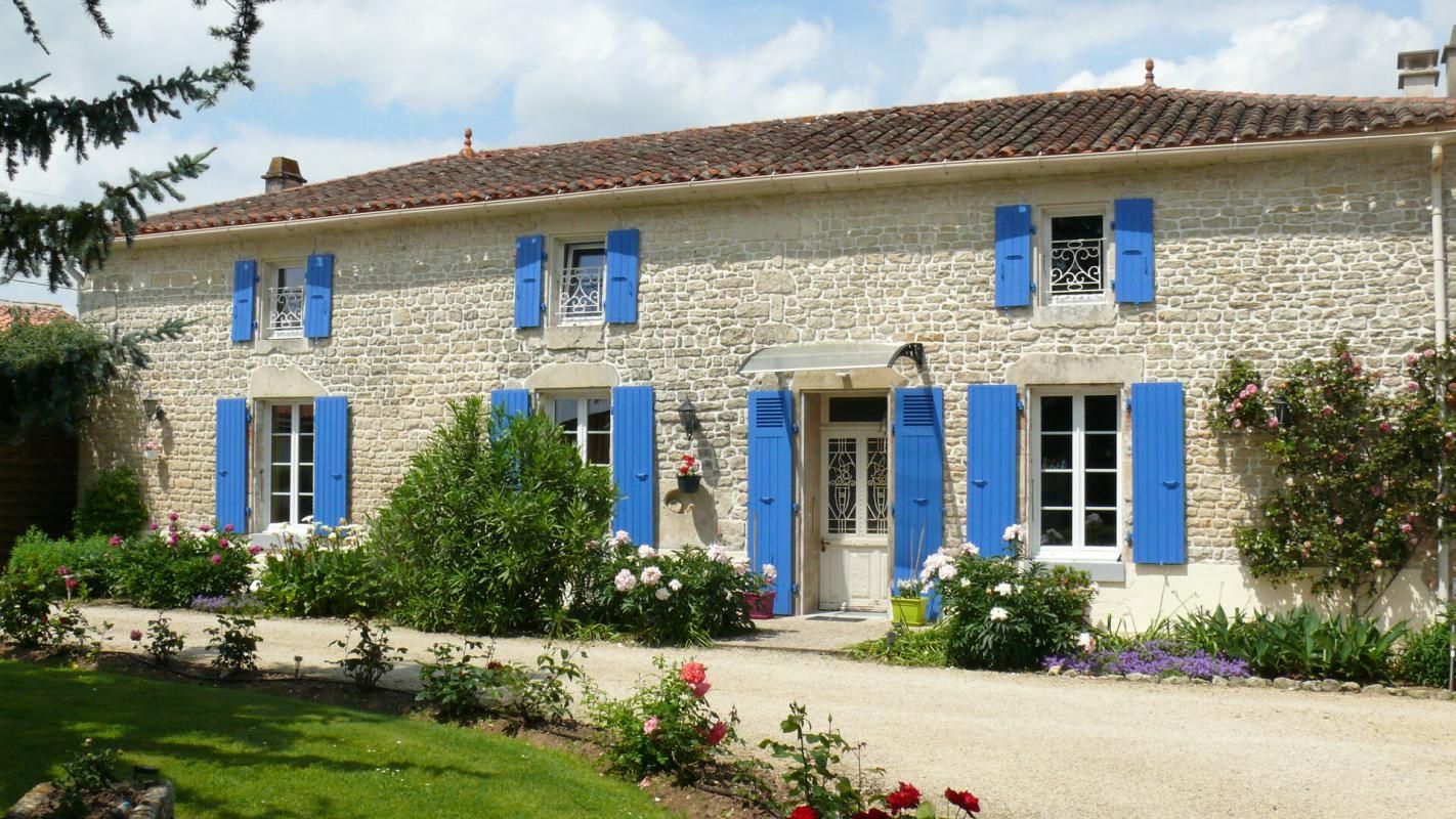 FONTENAY-LE-COMTE PROPRIETE  3 LOTS   - 17 pièce(s) 389 m2 SUD VENDEE  -PISCINE 3