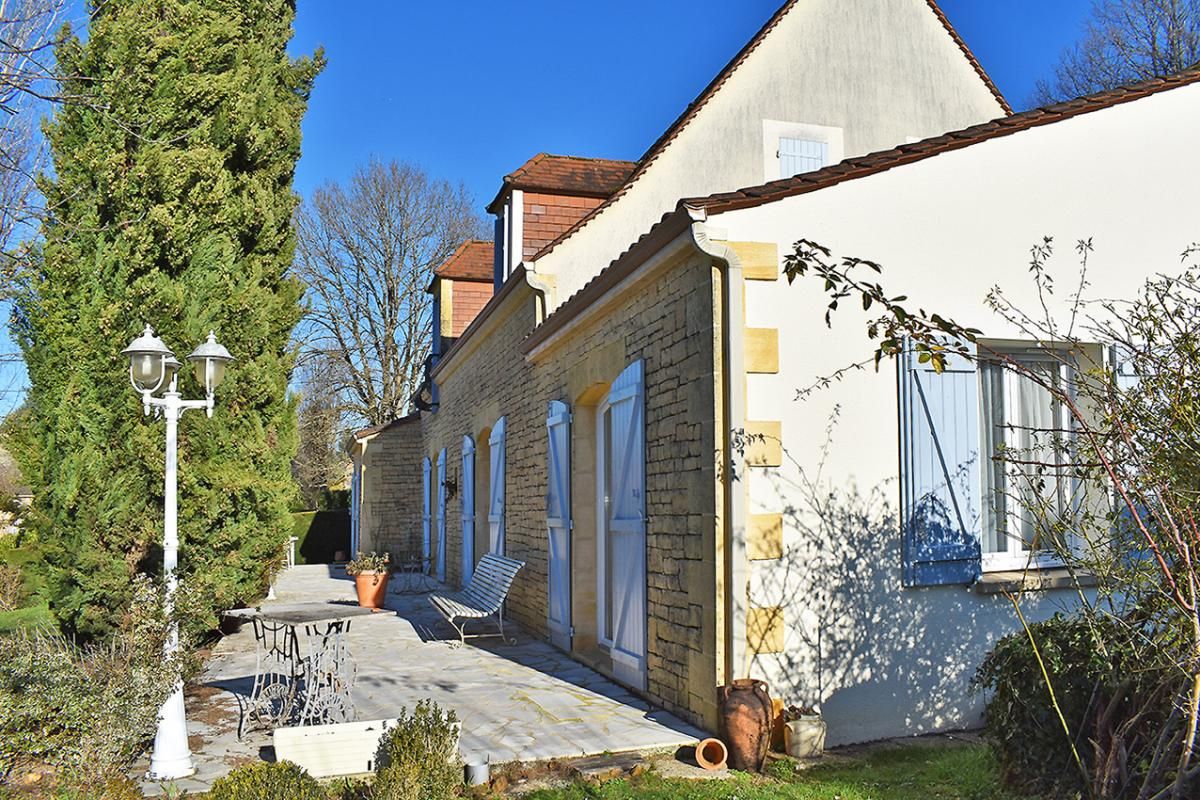 SARLAT-LA-CANEDA Sarlat La Caneda Maison 5 pièce(s) 201 m2 2