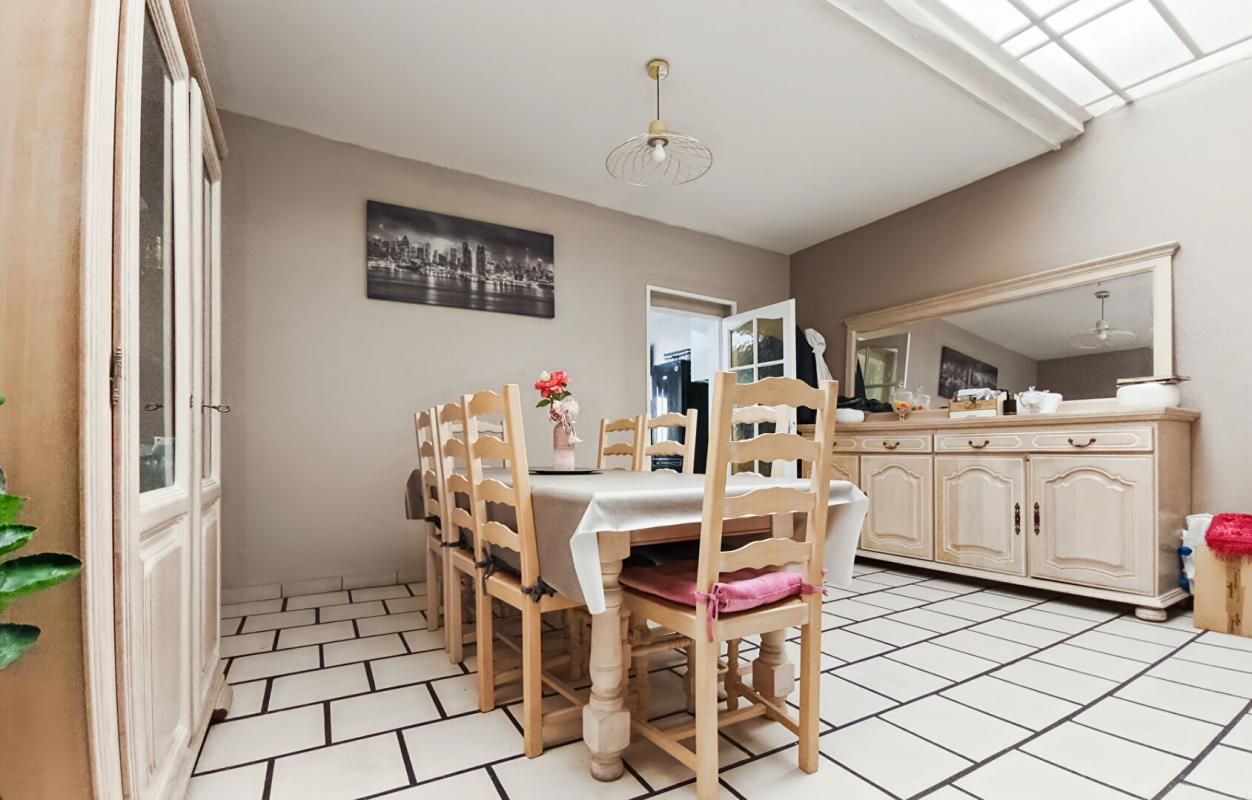 WATTRELOS WATTRELOS, proche Centre, maison de 140 m2 avec 4 chambres, jardin, garage 2 voitures 4