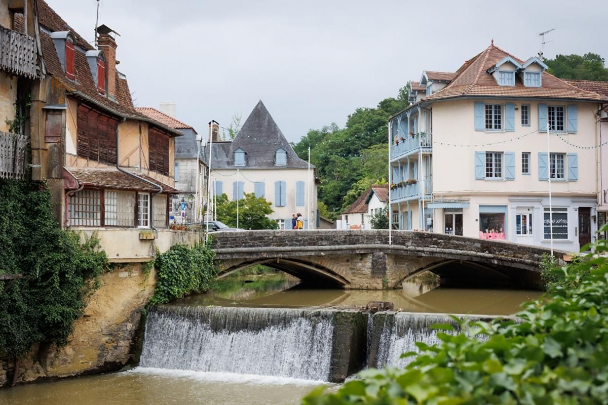 SALIES-DE-BEARN Maison de caractère entièrement restaurée au coeur de la ville 3