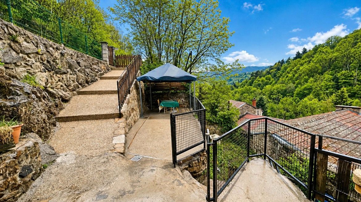 BOURG-ARGENTAL Maison Bourg Argental 96 m2 sur 479 m² de terrain avec quatre chambres 2