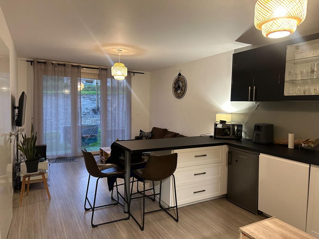PONT-L'EVEQUE Appartement  plein Sud avec rez de jardin privatif 2