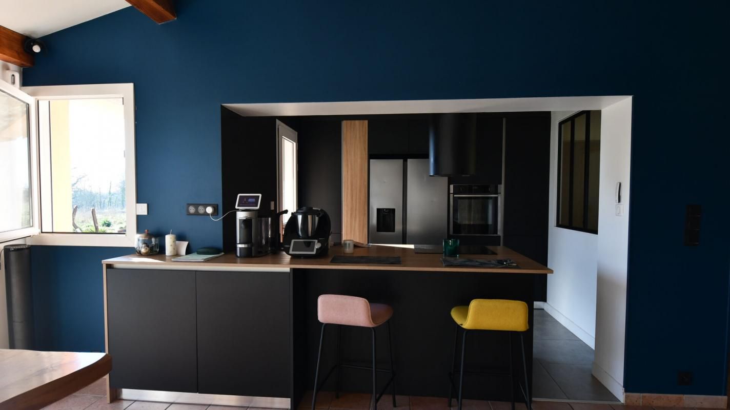 CLISSON Maison Gorges 4 P . 2 Chs . 1 Bureau . 107.23 M² . T 2854 M² . Dépendance 4