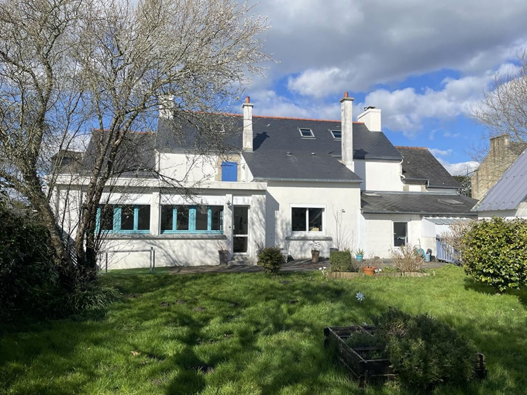 A vendre RIEC SUR BELON (29340) Maison 11 pièces 6 chambres 1 bureau 225 m2