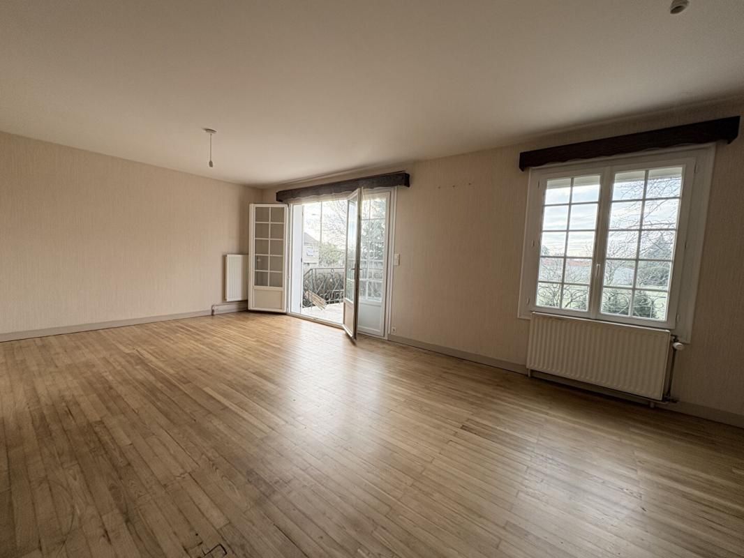 BOUZILLE Grande Maison avec 1300 M2 2