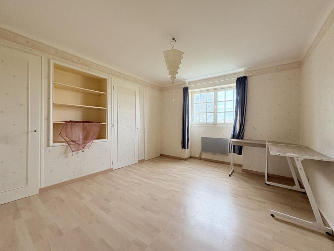 BOUZILLE Grande Maison avec 1300 M2 4