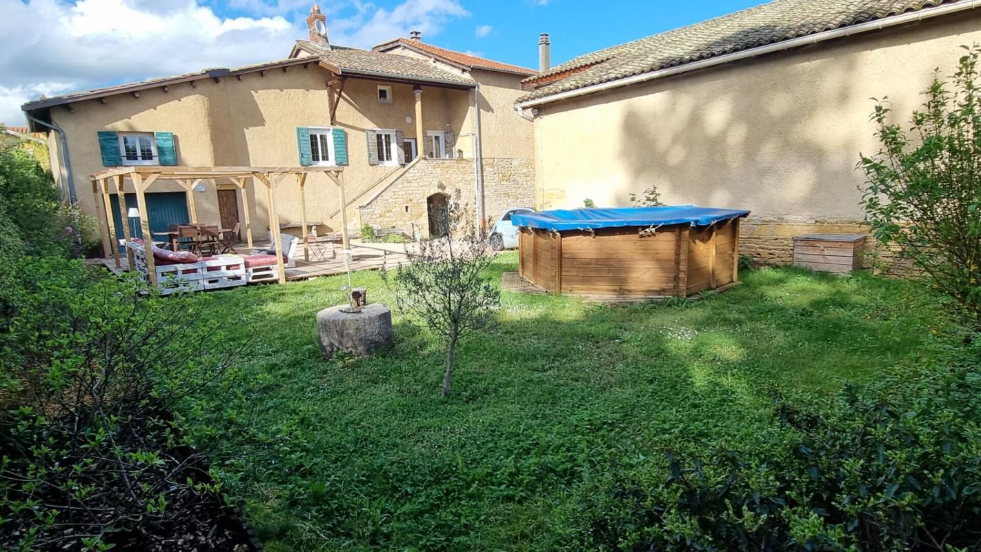 Maison Lissieu 5 pièces 144 m2 avec dépendances sur terrain de 770m2