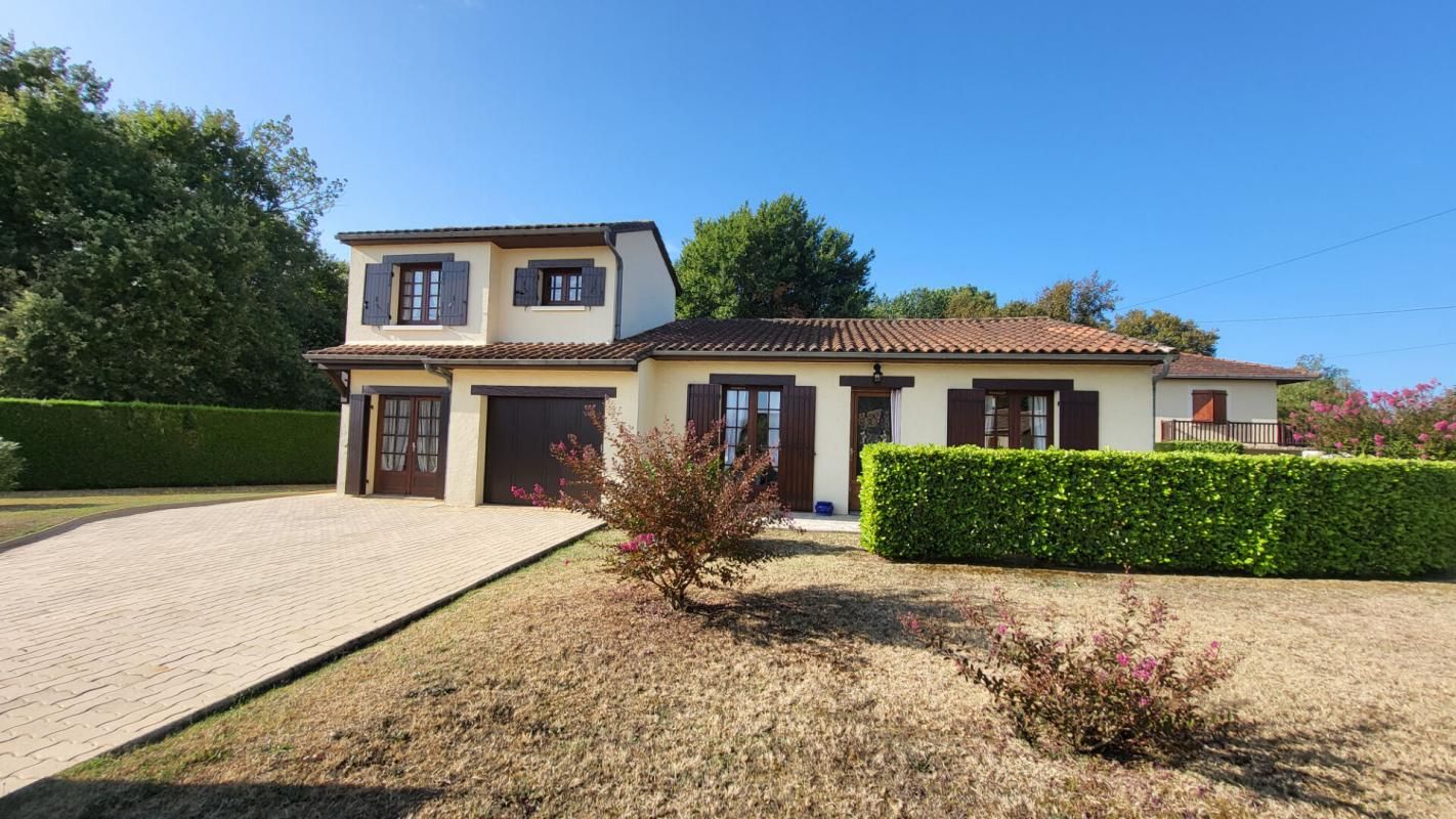 Maison proche centre Mussidan 5 pièces 80 m2 plus 20 m² aménagés, garage et cellier